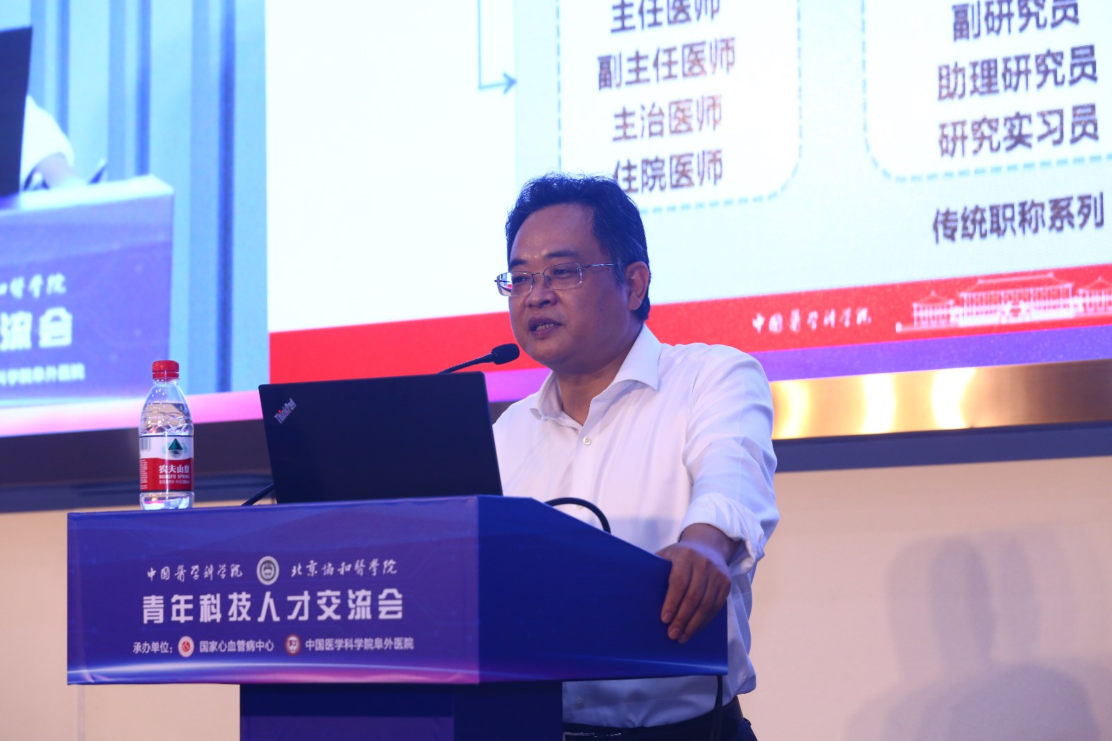 王健伟1.jpg 王健伟1.jpg