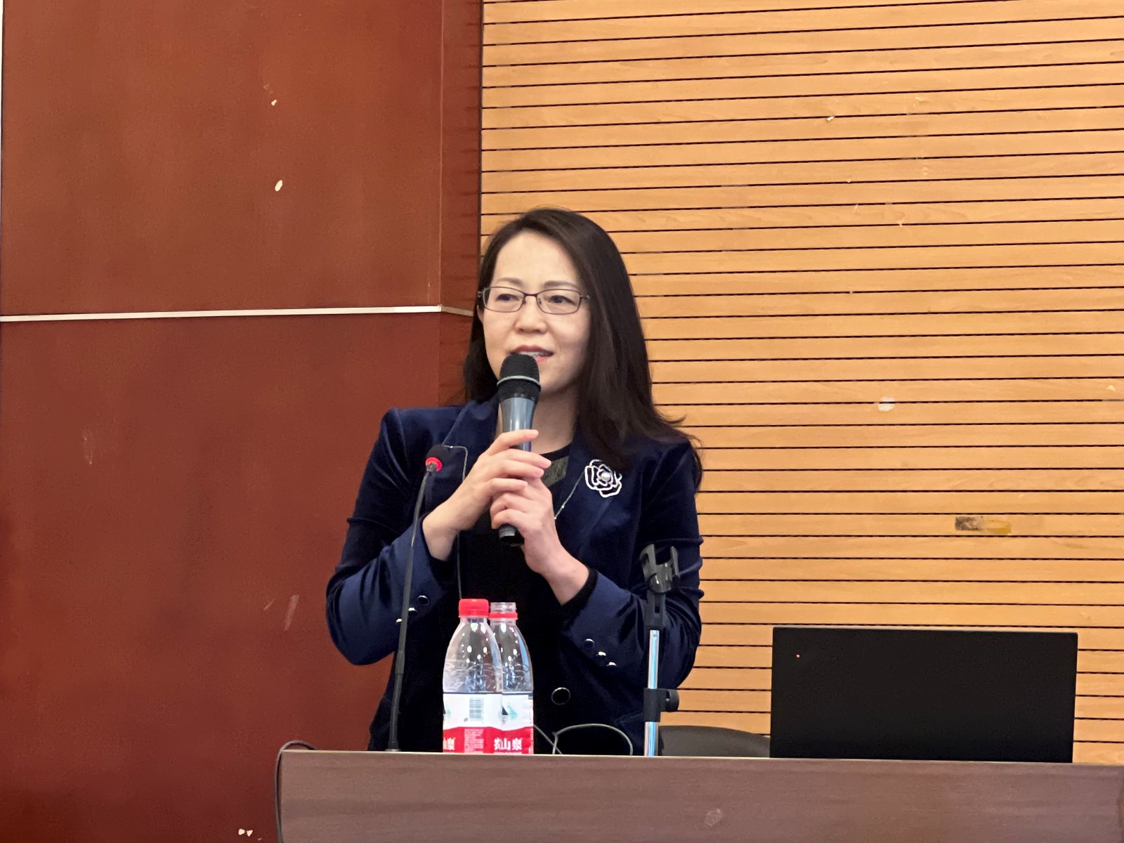 刘玉玲老师.jpg 刘玉玲老师.jpg