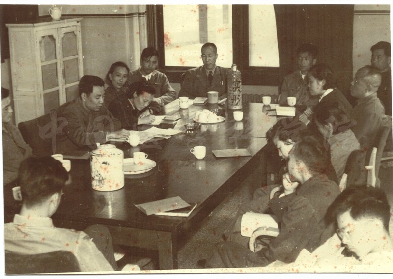 首届工会代表大会分组讨论_副本.jpg 首届工会代表大会分组讨论_副本.jpg