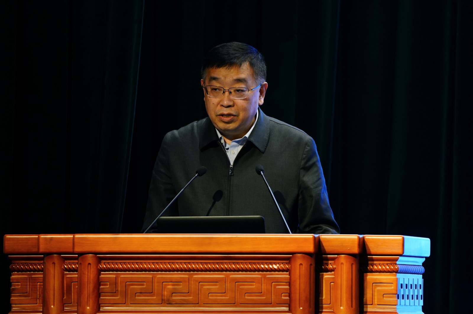 副院校长李青介绍院校财务基建后勤工作情况及2023年工作安排.jpg 副院校长李青介绍院校财务基建后勤工作情况及2023年工作安排.jpg