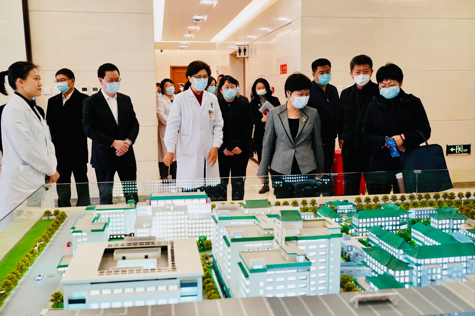 参观北京协和医院院史馆.jpg 参观北京协和医院院史馆.jpg